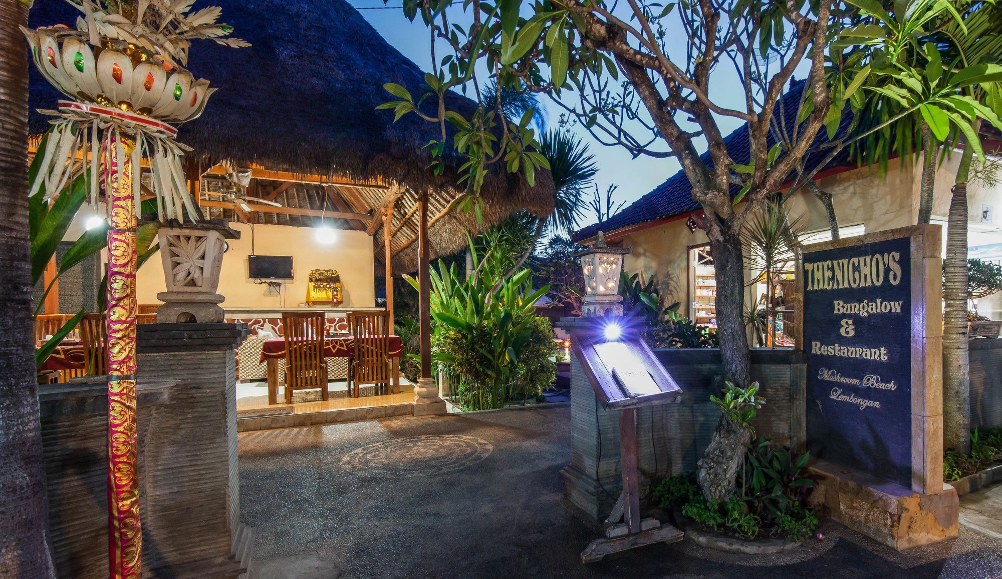 The Nichos Bungalows And Villas Nusa Lembongan Exterior photo